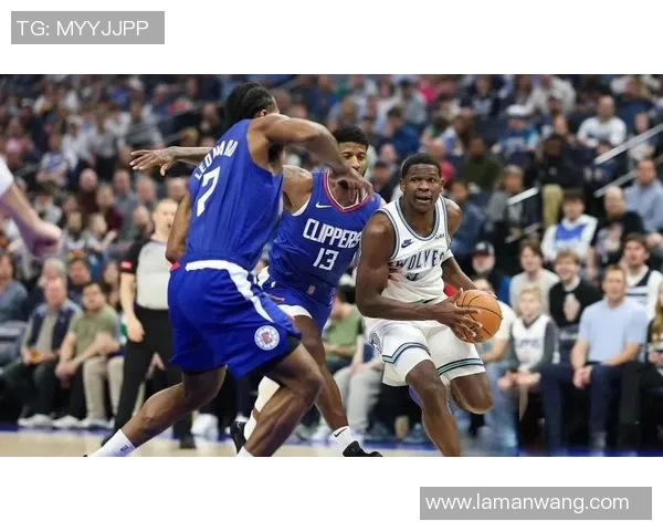 2013年NBA常规赛快船队与森林狼队精彩对决回顾与赛后分析